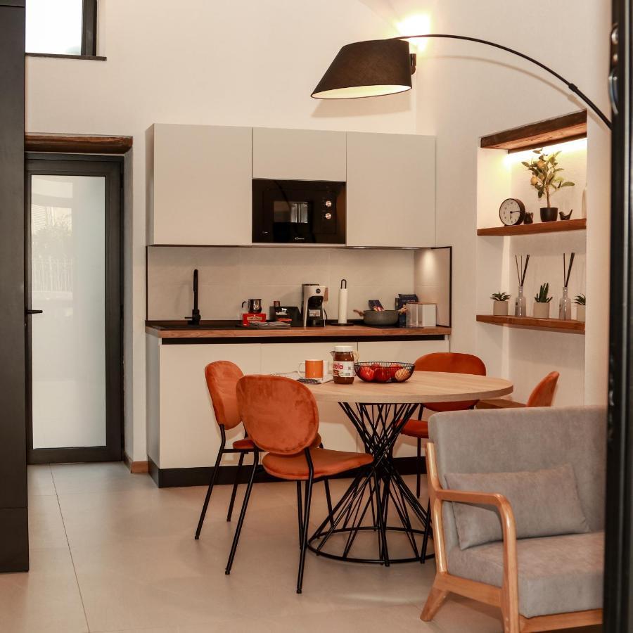Dislocati Bnb - Jacuzzi Privata - Cucina - Tv60" - Minimal Luxury Marigliano Ngoại thất bức ảnh