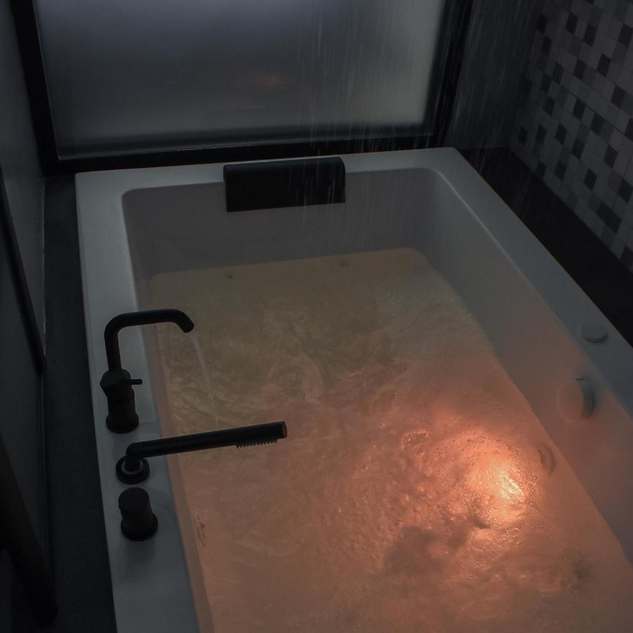 Dislocati Bnb - Jacuzzi Privata - Cucina - Tv60" - Minimal Luxury Marigliano Ngoại thất bức ảnh