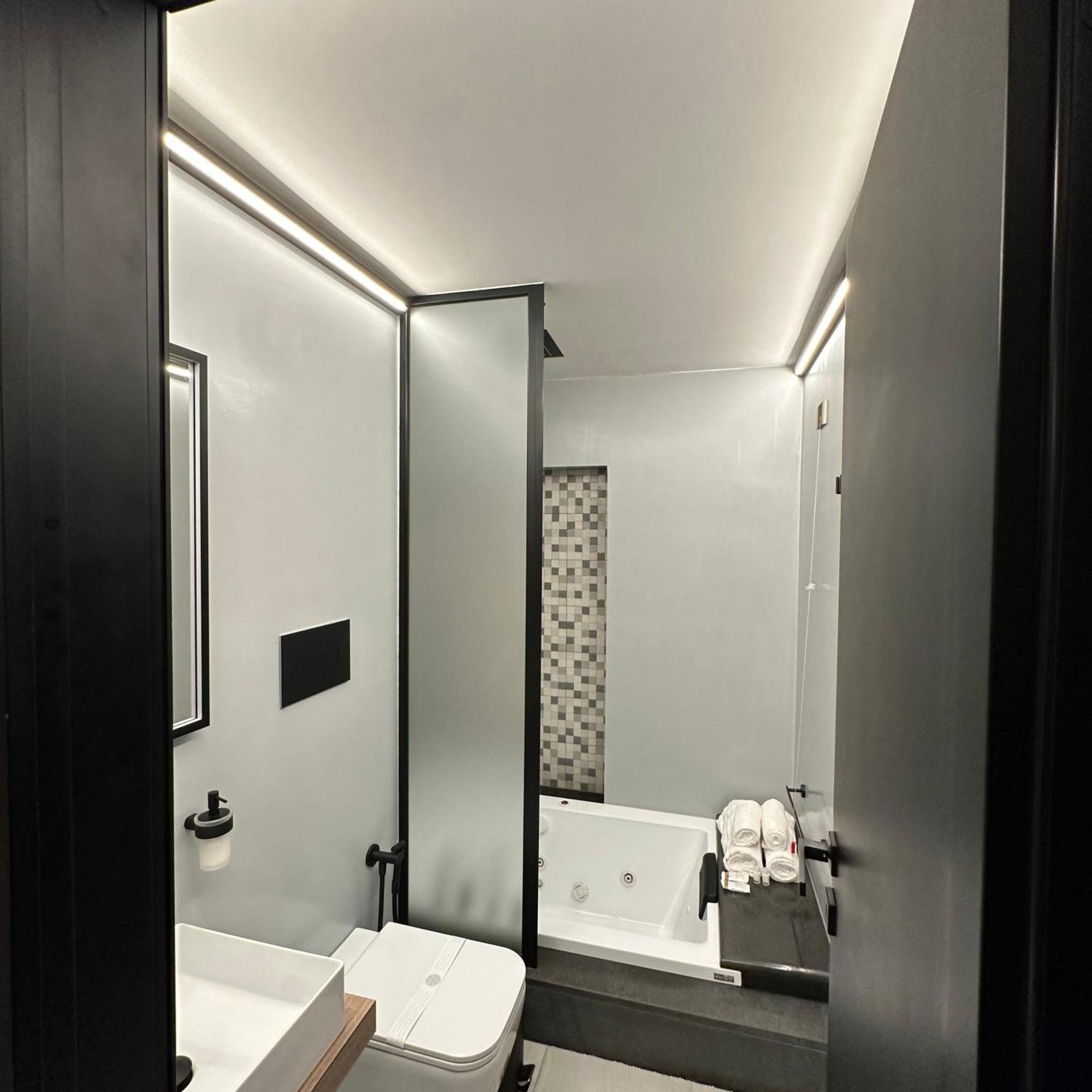 Dislocati Bnb - Jacuzzi Privata - Cucina - Tv60" - Minimal Luxury Marigliano Ngoại thất bức ảnh
